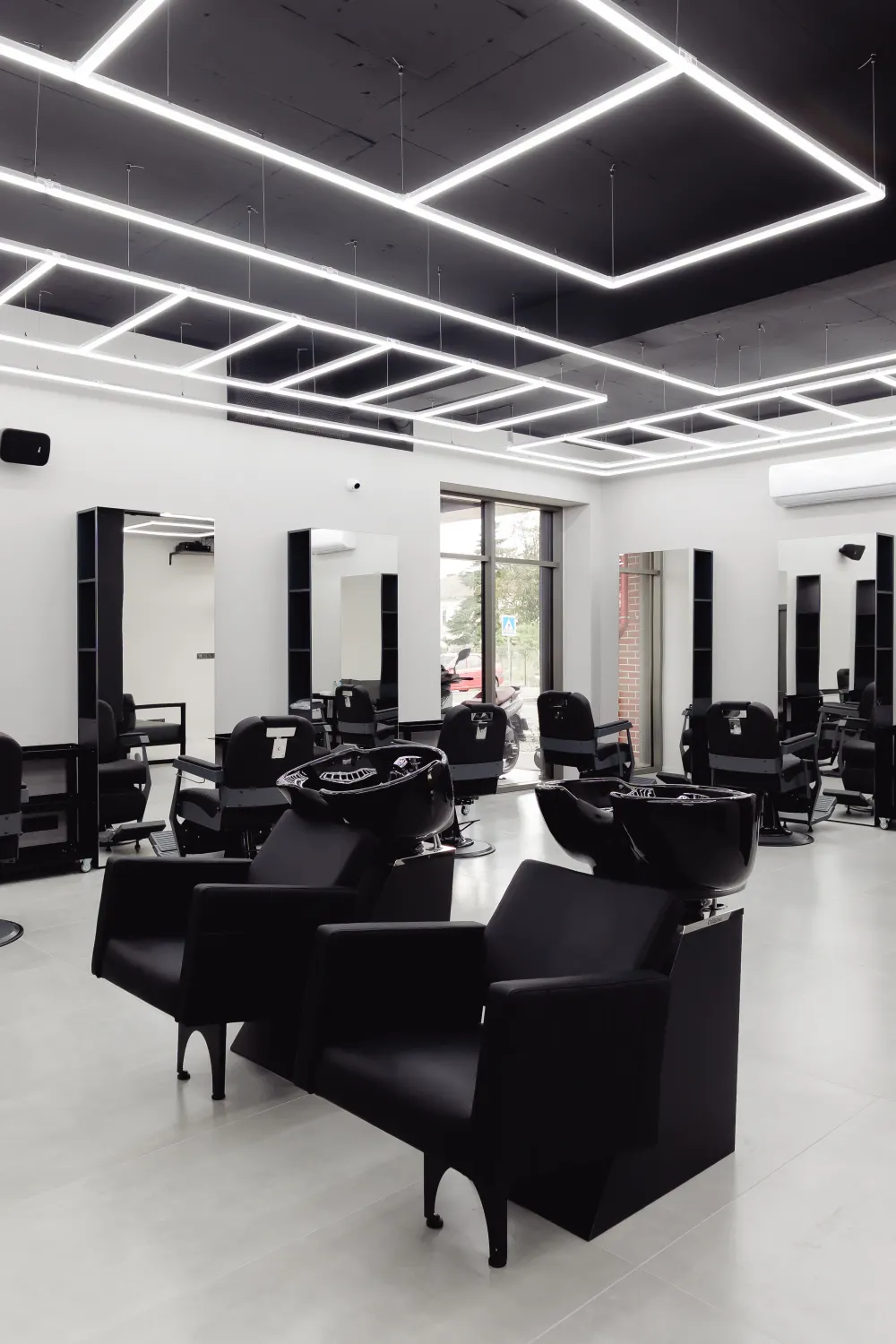 Interiorul salonului Hairbox 6